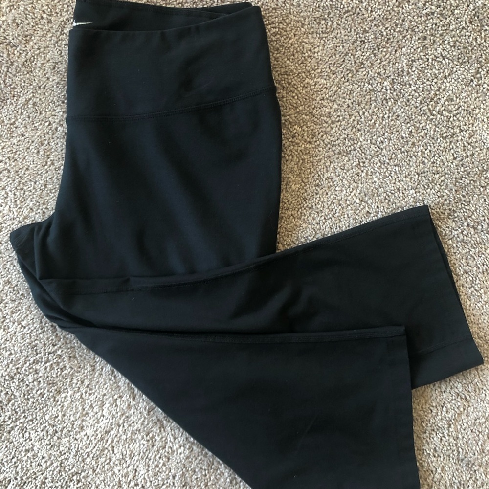 Nike Women's Dri-Fit Cropped 3/4 Training Capri